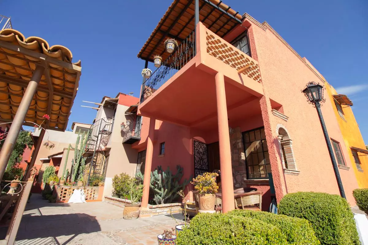 R27 House For Rent in Santa Julia, photo 1 of 26