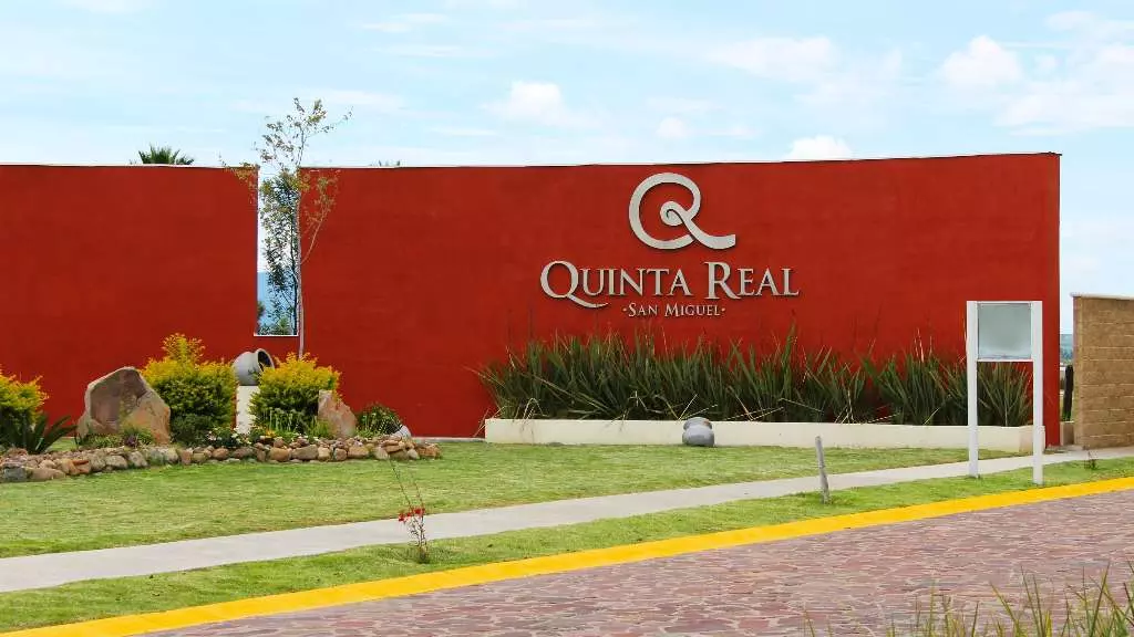 Lot 104 Quinta Real, photo 1 of 7