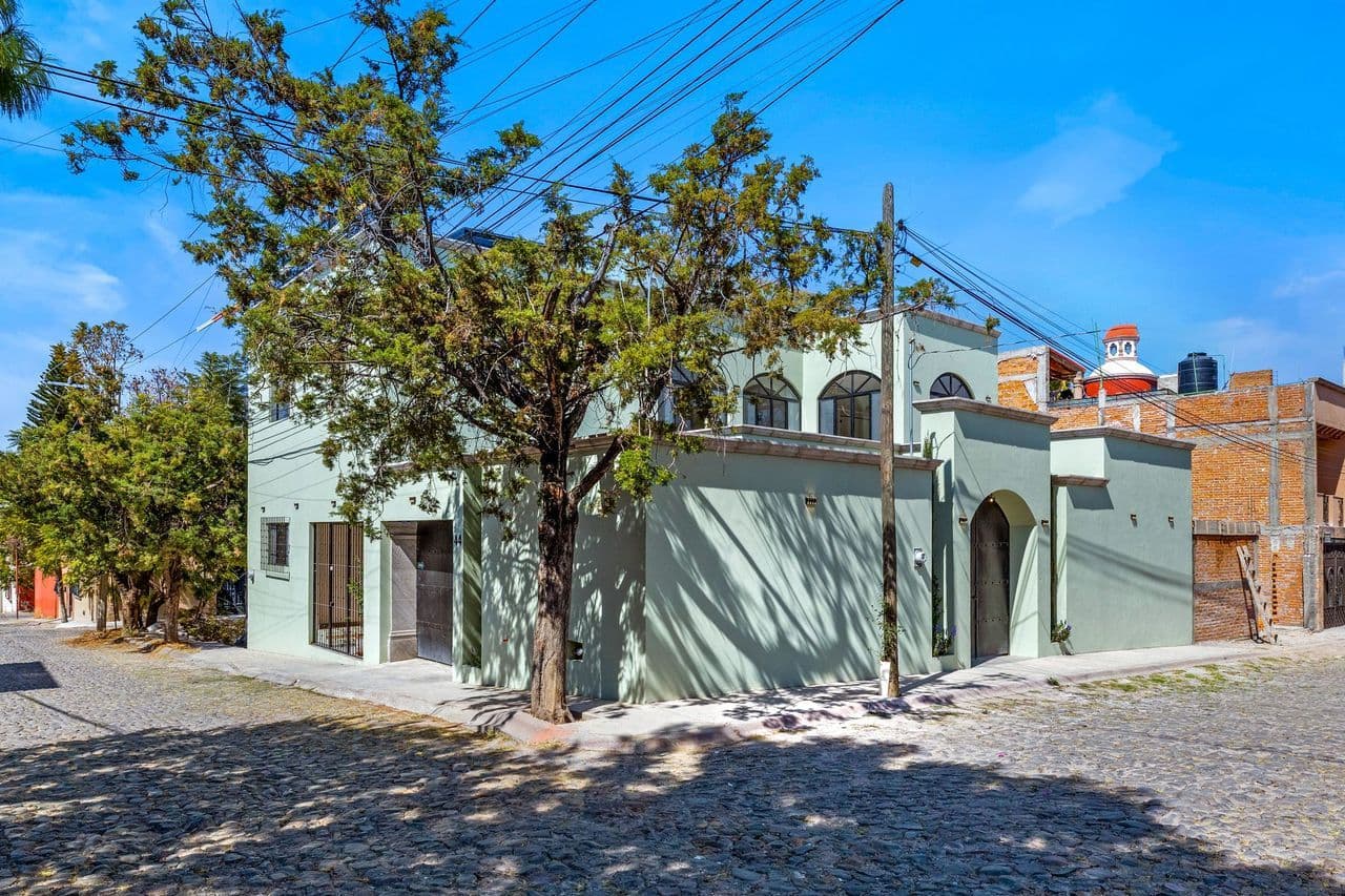 CASAS ANGEL & ANGELITO, photo 1 of 26