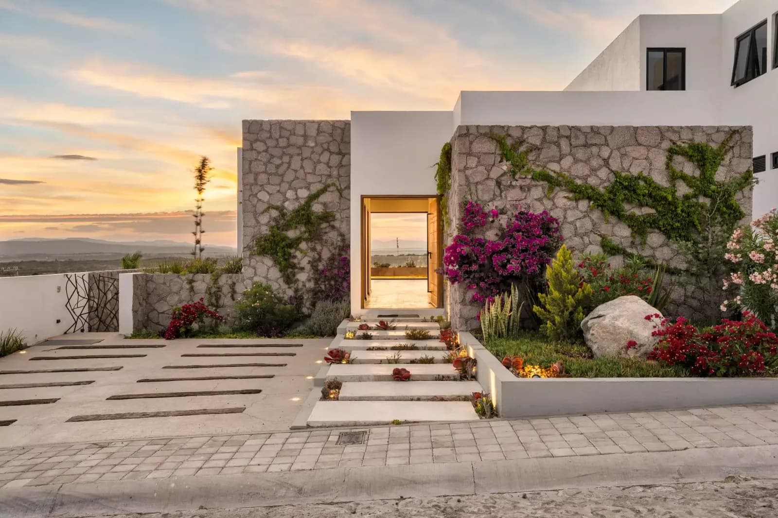 CASA SUNSET, photo 1 of 20