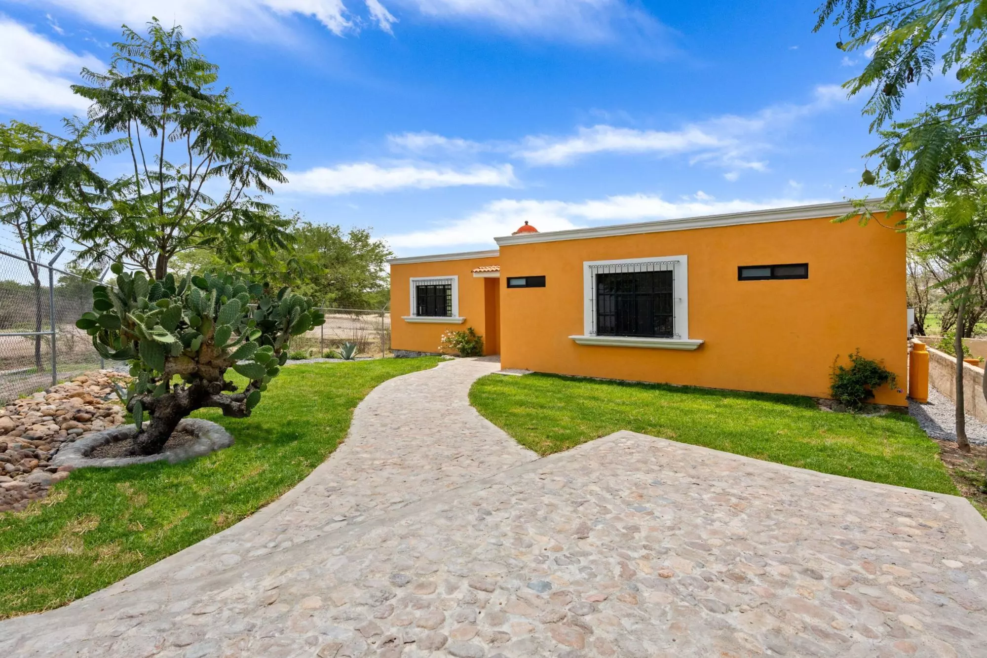 SINGLE LEVEL LIVING HOME, photo 1 of 15